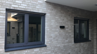 Die hochwertigen proCoverTec-Oberflächen erlauben eine harmonisch abgestimmte Fenster- und Fassadengestaltung. | © profine