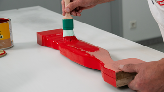 Der Pullex Primer-Reno lässt sich auch mit wasserbasierten Anstrichen oder deckend bestens überarbeiten.  | © ADLER