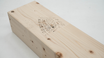 Schuhabdrücke ade: Das beschichtete Holz lässt sich schnell und einfach reinigen. | © ADLER | David Brandacher