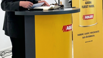 Pfarrer Gerald Haringhaus gab dem „Shop & Service Herford“ seinen Segen. | © ADLER
