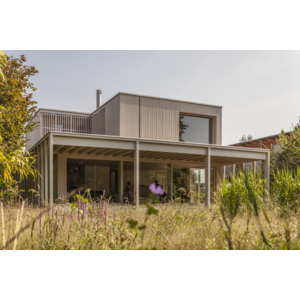 L'olio ecologico per legno Pullex Aqua-Terra garantisce una protezione del legno ecologica per l'uso esterno. | © Markus Schietsch Architekten / Andreas Buschmann