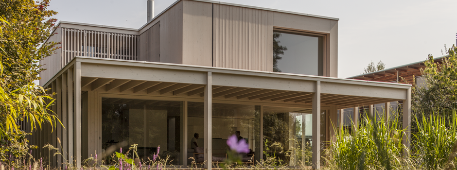 Das ökologische Holzöl Pullex Aqua-Terra garantiert umweltfreundlichen Holzschutz für den Außenbereich. | © Markus Schietsch Architekten / Andreas Buschmann