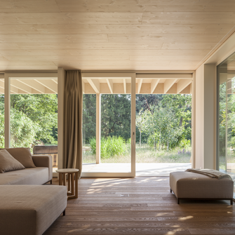 Dalla facciata e le finestre, ai mobili e le pareti interne: nella gamma green di ADLER, gli utilizzatori troveranno rivestimenti sostenibili per tutta la casa.  | © Markus Schietsch Architekten / Andreas Buschmann