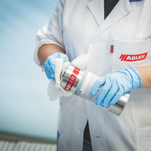 Fenster reinigen mit Polyactive SB | © ADLER