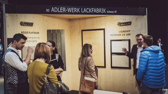 Architektenberater Manfred Höfurthner präsentierte auf der architect@work in München Premium-Qualität Marke ADLER. | © ADLER