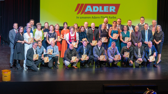 Herzlichen Glückwunsch! Die ADLER-Jubilare wurden für ihre Unternehmenstreue geehrt.  | © ADLER