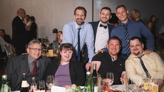 Gemeinsam zu feiern macht Freude!   | © ADLER