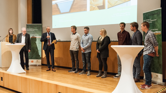 ADLER-Verkaufsleiter Stefan Zink sprach vor den über 200 Besuchern.  | © Landesfachverband Schreinerhandwerk Baden‑Württemberg