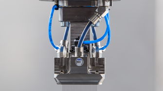 Herzstück der innovativen Technologie ist der Applikationskopf, in dem eine Düsenplatte verbaut ist.  | © Dürr