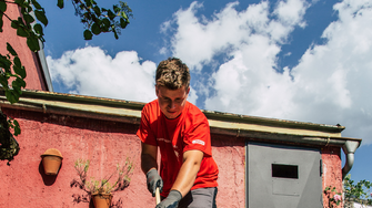 Applicare Clean-Multi-Refresher abbondantemente, lasciarlo agire... finito! | © ADLER