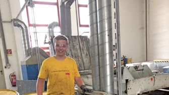 Matteo unterstützt die Recyclingabteilung von ADLER. | © ADLER