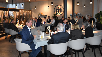 Statt des traditionellen Betriebsabends stand in diesem Jahr ein festliches Abendessen zu Ehren der Jubilare auf dem Programm. | © ADLER