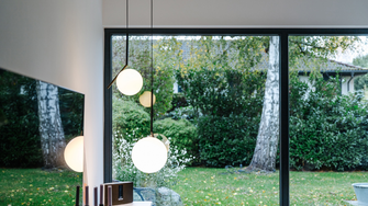 … oder ein modernes Panoramafenster in einem außergewöhnlichen, eleganten Farbton. | © Sorpetaler