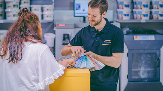 Wie sie ihre Kunden mit bester Beratung und fundierter Fachkompetenz begeistern können, lernen ADLER Farbhandelspartner in den Seminaren der ADLER Akademie. | © ADLER