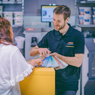 Wie sie ihre Kunden mit bester Beratung und fundierter Fachkompetenz begeistern können, lernen ADLER Farbhandelspartner in den Seminaren der ADLER Akademie. | © ADLER