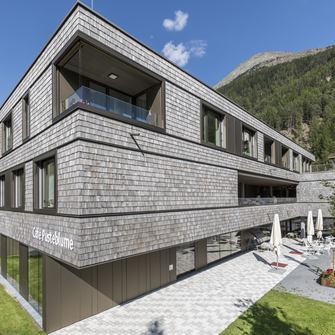 Auch das Sozialzentrum in Sölden haben DIN A4 Architekten in eine Schindelfassade gehüllt. (Fotohinweis: DIN A4 Architektur / Norbert Freudenthaler) | © DIN A4 Architektur / Norbert Freudenthaler