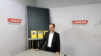Gewerbe-Spartenleiter Peter Stecher führte das Verkaufsteam durch die digitale Veranstaltung. | © ADLER