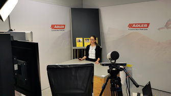 Produktmanagerin Barbara Leitner war vor und hinter der Kamera eine Erfolgs-Garantin für die digitale VIT. | © ADLER