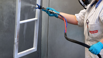 Einer von vielen Vorteilen des Histo-Systems: Zwei perfekt aufeinander abgestimmte Produktvarianten erlauben eine Spritzapplikation ebenso wie … | © ADLER