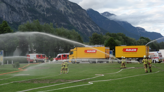 Wasser marsch: Natürlich ging’s auch nass her – das Versorgungssystem über Grundwasserbrunnen stellte seine Leistungsfähigkeit unter Beweis.  | © BFV Schwaz