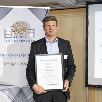 And the winner is … ADLER! Der sensitive Schleifroboter Abramotion wurde beim Wiener Fensterkongress mit dem WFK.Award in der Kategorie Innovation ausgezeichnet.  | © Interconnection Consulting