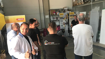 ADLER-Roadie Franko Kröll zeigt, wie’s läuft: Top!  | © ADLER