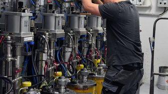 Ein automatischer Farbwechsler ermöglicht eine effiziente Realisierung unterschiedlicher Farbtöne im Lackierautomaten. | © ADLER