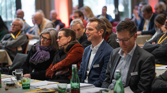 Auch der "ADLER-Adel" - Andrea und Claudia Berghofer, Verkaufsleiter Bernd Pichler und der Leiter der Forschung & Entwicklung, Dr. Albert Rössler (v.li.) - führte sich das Spektakel zu Gemüte.