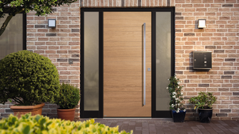Per le porte d'ingresso in rovere di alta qualità, come quelle prodotte da Rekord Fenster und Türen nel nord della Germania, la CCT consente di ottenere un mix perfetto di aspetto naturale e protezione duratura. | © Rekord Fenster + Türen