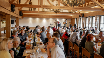 Ein gemeinsames Abendessen im schönen Zillertal sorgte für einen gemütlichen Ausklang. | © ADLER