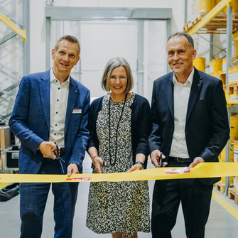Jan Bauchner, Andrea Berghofer und Bernd Pichler (v.re.) bei der Eröffnung des neuen Stützpunktes. | © ADLER