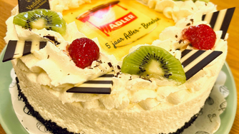 Erfolge gehören gemeinsam gefeiert – mit einer Torte zum 5. ADLER-Geburtstag. | © ADLER