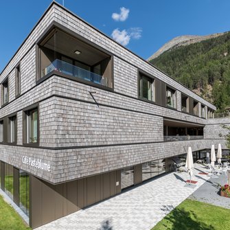 Auch das Sozialzentrum in Sölden haben DIN A4 Architekten in eine Schindelfassade gehüllt. (Fotohinweis: DIN A4 Architektur / Norbert Freudenthaler) | © DIN A4 Architektur / Norbert Freudenthaler