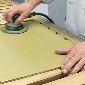  Schleifen & Decklackieren mit der Adler Aquafix Blue-Patina