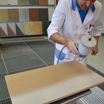 Grundieren mit Aquafix Concrete-Mischung