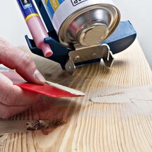 Holzspachtelmasse für Außen zum Ausbessern | © ADLER