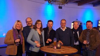 Hoch die Humpen! Die farbenfrohe Festschar genoss das Abendmahl auf der Festung Kufstein. 