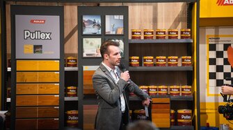 Hehrer Recke: Manuel Permoser läutete mit der Vorstellung des ADLER Shops 4.0 die Zukunft des stationären Farbenhandels ein. 