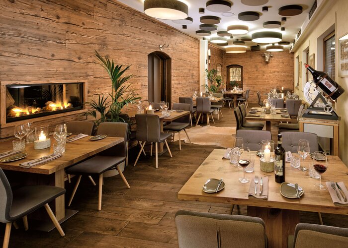 Die Altholz-Dekore von Stainer Sun Wood sind eine attraktive Option für den Innenausbau wie hier beim Hotel Neo Linde in Esslingen.  | © Stainer Sun Wood Die Altholz-Dekore von Stainer Sun Wood sind eine attraktive Option für den Innenausbau wie hier beim Hotel Neo Linde in Esslingen.  | © Stainer Sun Wood