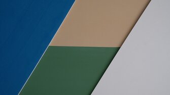 Mit der auf natürlichen Rohstoffen (> 76 %) basierenden Beschichtung Lignovit Terra-Color lässt sich Holz in den verschiedensten wunderschönen Farbtönen deckend veredeln. | © ADLER
