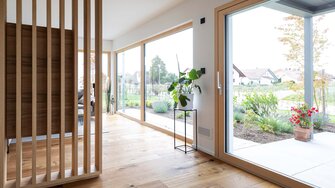 Das Fensterbeschichtungssystem Aquawood Terra bietet das optimale Paket aus Produktleistung und Umwelteigenschaften.  | © Gaulhofer / Erika Mayer Photography