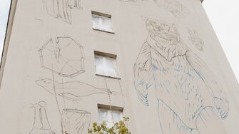 Das Bild wurde zuerst an der Hausfassade skizziert ... | ©  Marlene Nemeth