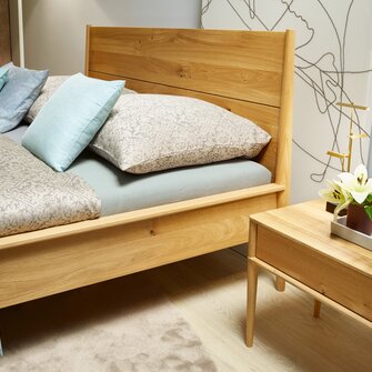 Formula sostenibile, facile da applicare, superficie resistente e aspetto naturale con un leggero ravvivamento: il nuovo Legno Aqua-Öl Plus. | © ANREI | www.anrei.at