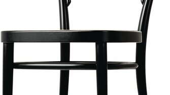 Der „Stuhl der Stühle“, der Wiener Kaffeehausklassiker von Michael Thonet mit ADLER Arova Flex schwarz gebeizt. | © Thonet GmbH